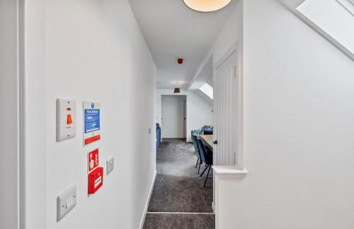 Prime Central Living 5-Bedroom 3-Bath Spacious House - Photo 7