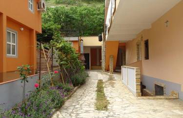 Zana Apartments - Photo 5