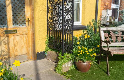 Crossways - a modern two bedroom village apartment close to cheltenham - Photo 24