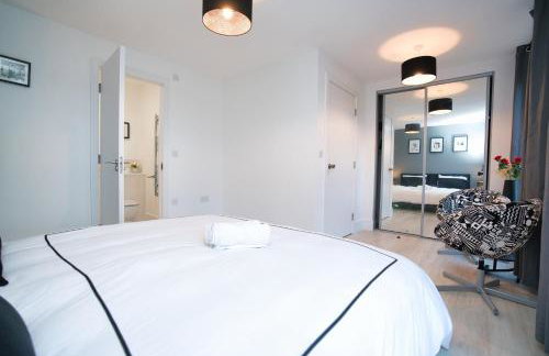 Milton Keynes new 5-Bedrooms 14guests Contractor family holiday Free Parking - Foto 23