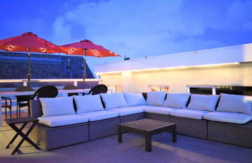 Luv Oceanside Views-1 House to Beach, Boardwalk and Waves-Spacious Rooftop Sun Deck-Plus King Beds too! - Foto 2