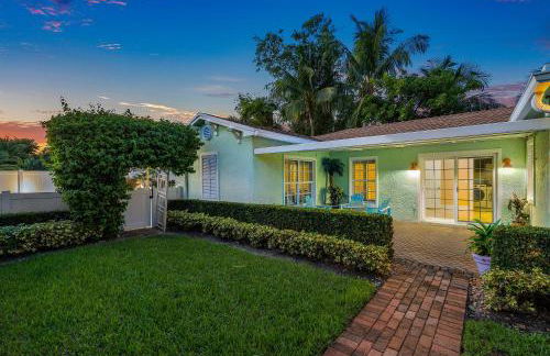 Walk to The Ave- Heated Pool, Spa, Golden Tee and Putting Green - mins to Beach- by Maven Vacation Rentals - Foto 62