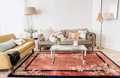 Designer Home 2 Bedroom - 20min to NYC WTC - Private Backyard - Foto 1