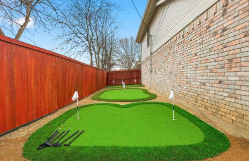 Luxury Living w Backyard Pool Oasis 5BD 3BA - Foto 41