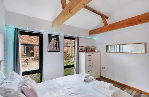 Seven Space - Willow Barn, Hot Tub & Scenic Rural Retreat - Photo 9