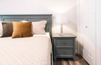 Quiet Creekside Walk to Downtown - Foto 12