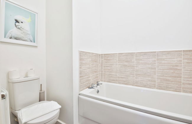 2 Bed Flat with Parking Near Waterfront - Foto 40