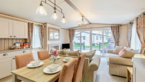 Binky Lodge Stylish Cosy 3-Bedroom Holiday Lodge Hoburne Naish Barton on Sea - Foto 2