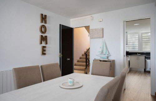 Apartament gran amb vistes al mar, piscina i pàrquing - Foto 9