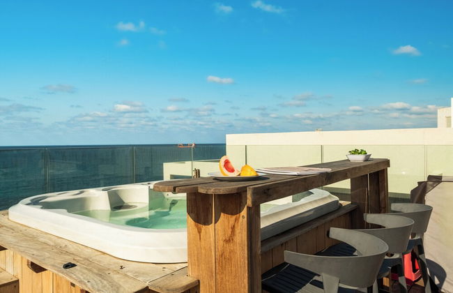 Rooftop Jacuzzi Penthouse by Sea N' Rent - Foto 17
