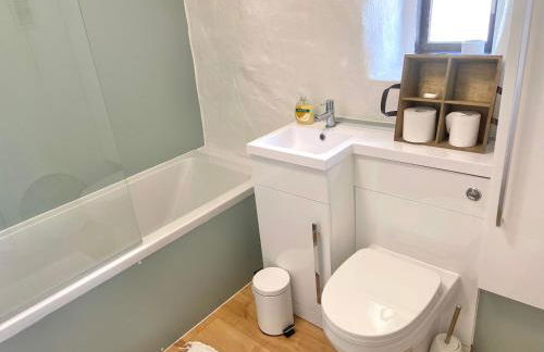 Idyllic Cornish Cottage, Superking bed, private garden dogs welcome - Photo 21