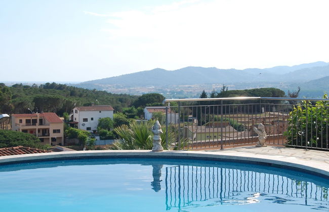 Beautiful Villa in Blanes With Private Swimming Pool - Photo 21