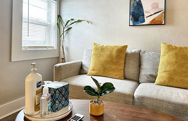 Cozy Charm Studio W 2BR I Fully Furnished - Photo 5