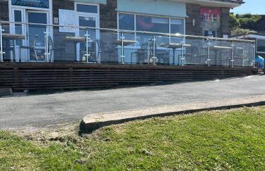 Bovisand Beach Area Chalet, 2-Bed Sea View with Gated Parking & BBQ - Photo 24