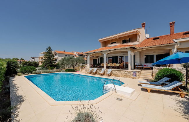 Villa Clara With a Pool in Kozino Near the sea - Photo 9