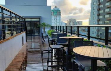 Studio em frente Parque Farroupilha com garagem - Foto 18