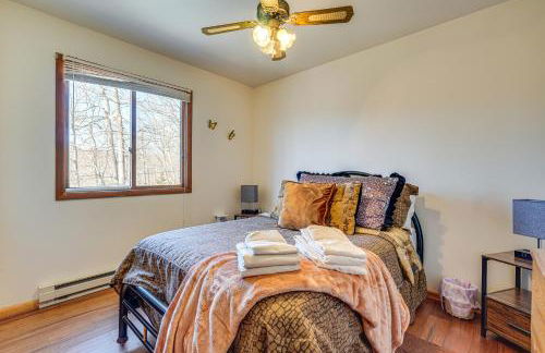 Fire Pit and Gas Grill Charming Poconos Abode! - Foto 18