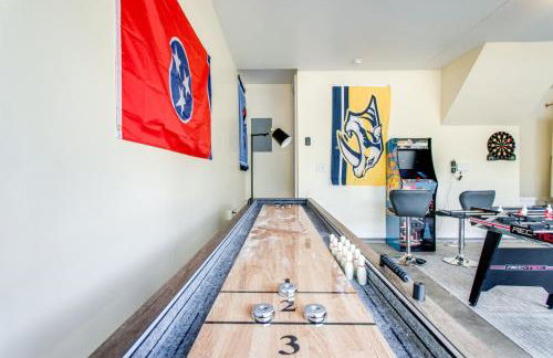 Game Room Fenced backyard Sleeps 10 Fire Pit - Photo 43