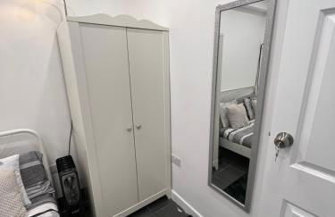 Modern flat in Egham by Royal Holloway University Royal Ascot and Windsor near Heathrow Airport - Foto 28