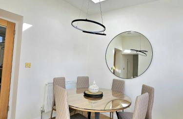 Newly Renovated Gem - Free Parking & Modern Comfort - Foto 39