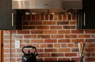 Stylish Main St Loft with Balconies and Garage - Foto 20