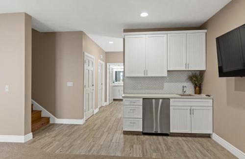 Experience luxury at Lakefront Villa - Foto 27