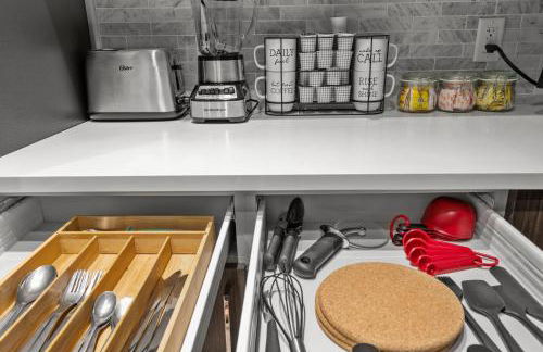 Luxury 1BR Apt-Pool RWJ-Rutgers StPeter-Free Parking - NYC316 - Foto 16