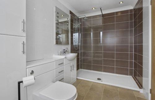Luxury 4 bed beachside home with coastal views - Foto 15