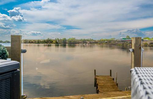 Lake View with Private Hot Tub at Tattershall Lakes - Foto 8