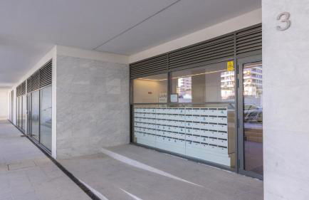 Soft Modern Flat With Pool & Gym by LovelyStay - Photo 6