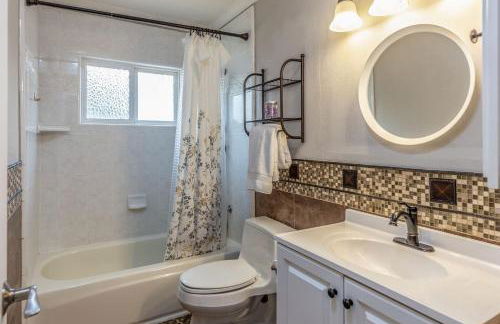 Spacious 5BR San Jose Home w Parking & Backyard - Foto 32