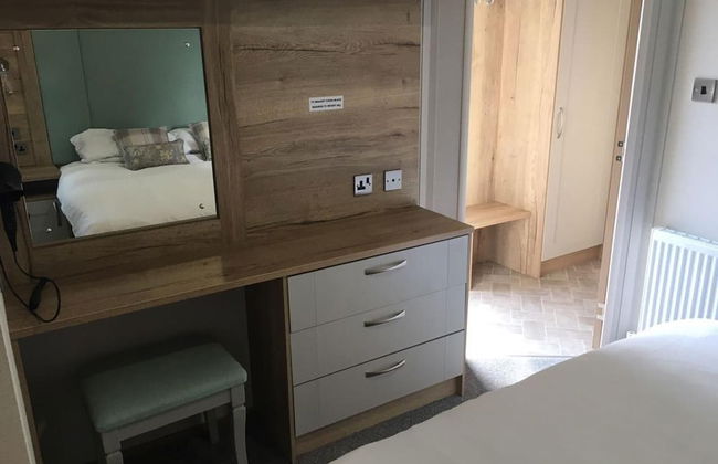 Prime Location 3-bed Chalet in Seal Bay, Selsey - Photo 5