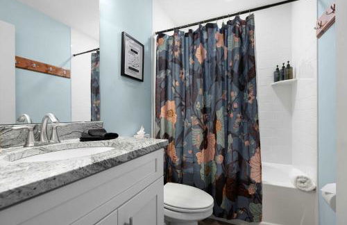 5 Minutes to Beach and Downtown Fire pit Grill - Foto 42