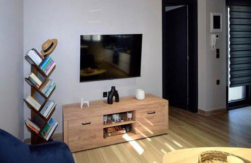 Politis Luxury Home - Photo 15