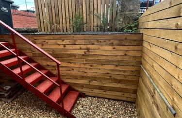 Stunning 2 Bedroom Beach Apartment With Garden - Foto 9