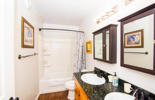 Serene Four Bedroom Lakefront Home - Foto 34