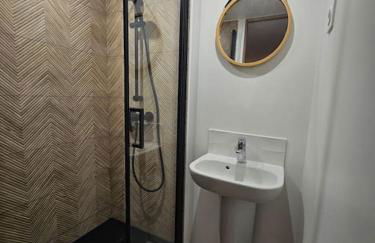 In city center and next to the train station - Foto 14