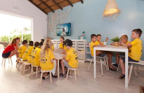 Ramada Hotel & Suites by Wyndham Costa del Sol - Photo 42