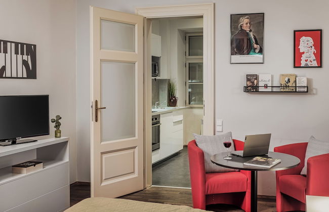 4 Arts Apartments by Adrez Living - Photo 15