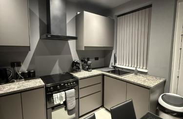 SK Stays Modern Luxury Home With Jacuzzi Bath & Cinema Room - Foto 29