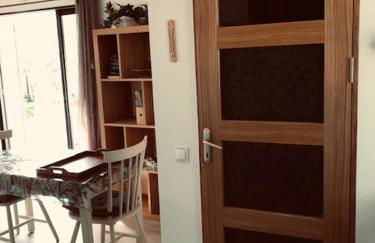 LA BRINDILLE Petit mas provencal meublé de tourisme 3 étoiles 2-3 personnes 1 piece 30 m2 tout confort lisière foret jardin Jacuzzi Piscine - Foto 14