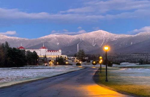1800OR Unique 'yurt' home in Bretton Woods 1 mi to skiing firepit foosball beach Hot tub - Foto 108