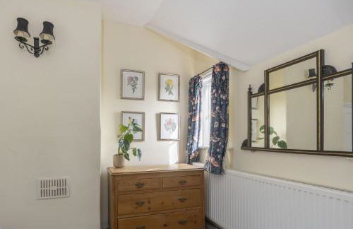 Riverside Cottage & Shepherd’s Hut with Hot Tub - Foto 22