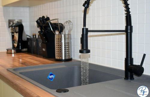 Penthouse - Amazing City Skyline Views - Balcony - FREE extra 2 hours - FREE Parking - Utilita Arena - Bullring Shopping - New St Station- Super King Size Bed - Foto 19