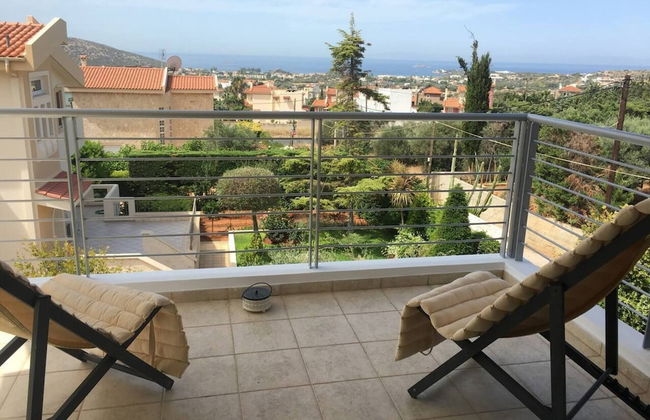 Stunning 4-bed Villa in Lagonisi Kalivia Thorikou - Photo 20