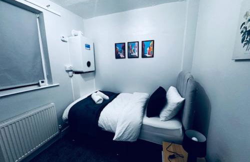 The Castleton Haven - 3 Bed Semi near M62 & M60 Motorways and Easy access to Manchester City Centre - Netflix and free high speed WIFI - Foto 15