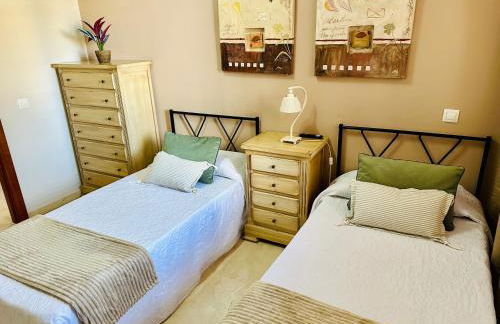 Lux Villa with Year-Round Heated Pool & Game Room - Foto 67