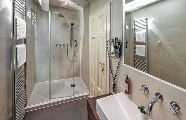 Golden Angel Suites by Adrez Living - Photo 18