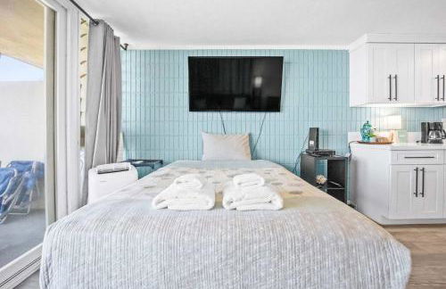 Beautiful Beachfront Condo - Photo 13