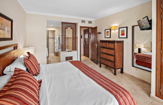 Ramada Hotel & Suites by Wyndham Costa del Sol - Foto 146